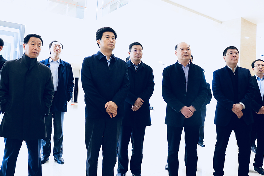 金育輝副省長一行聽取公司簡介.jpg 金育輝副省長一行聽取公司簡介.jpg